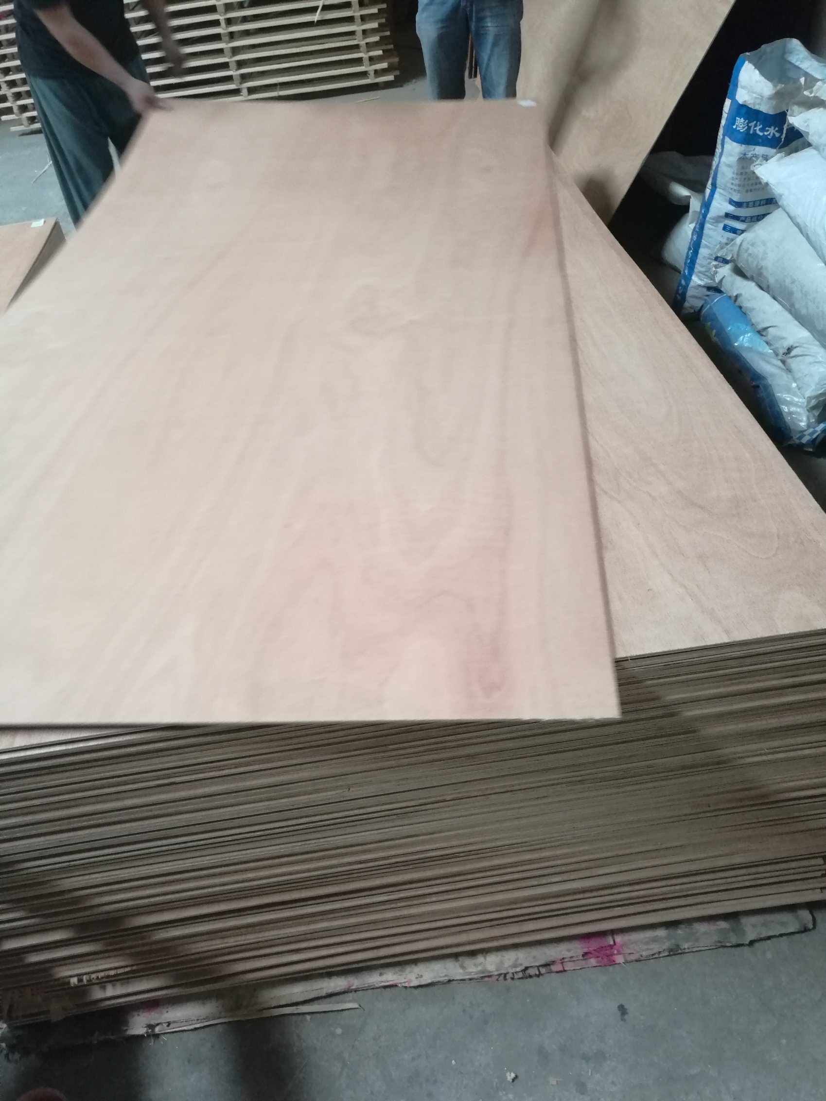 3mm *1220*2440 Triplex Plywood for Shelf Usage